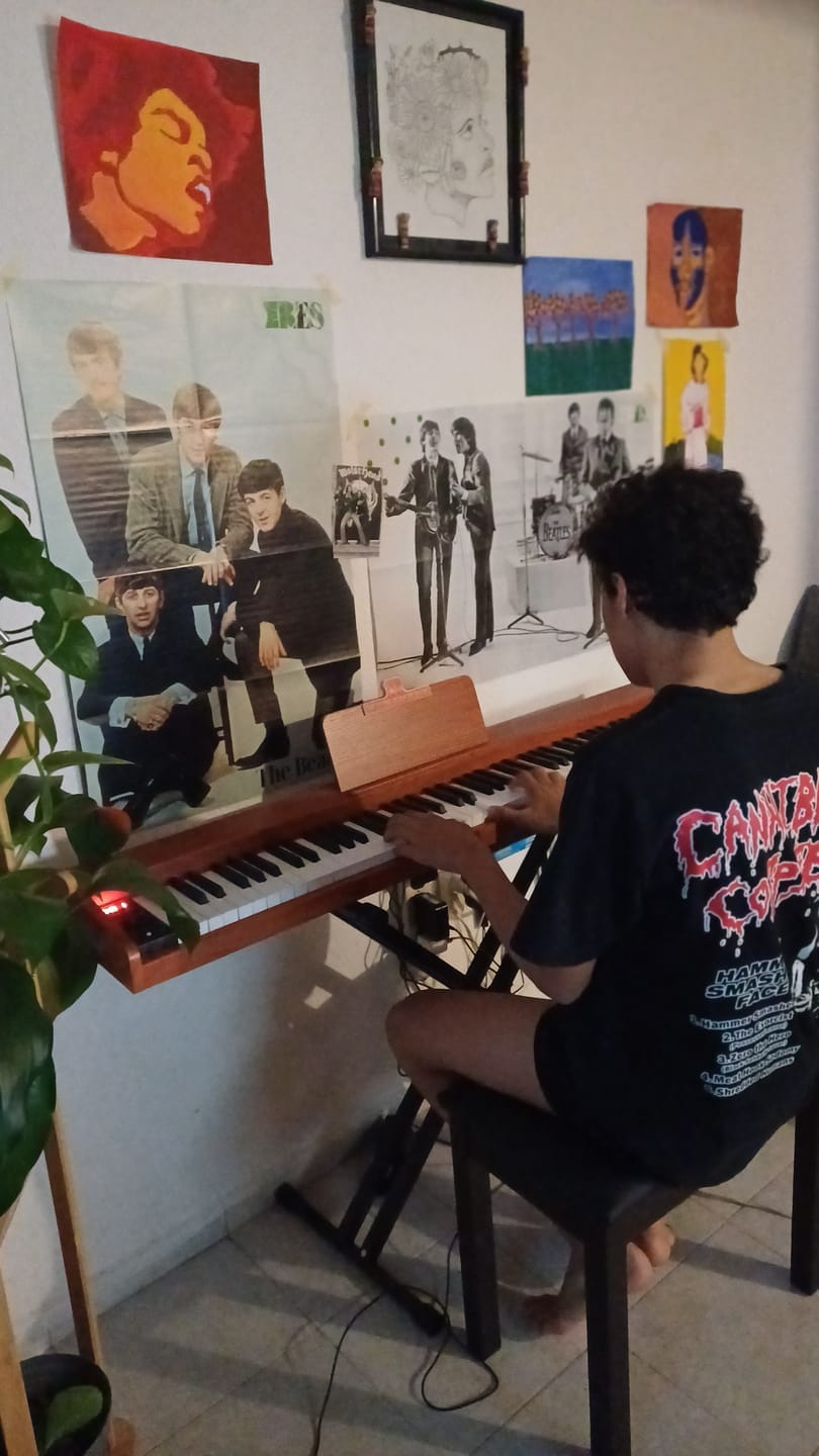 Customer photo review of Donner DEP-1S piano numérique clavier d'e-piano semi-lesté de style bois