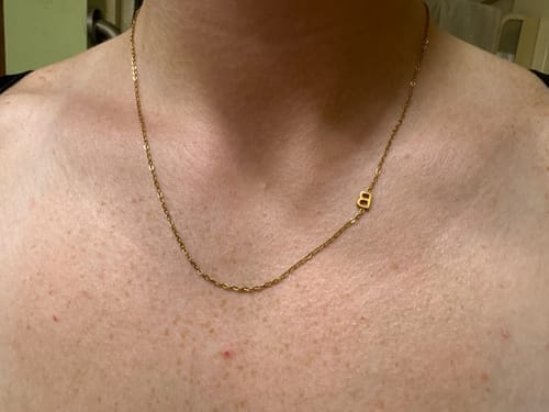 Customer photo review of Personalizovaný náhrdelník s bočnými iniciálami