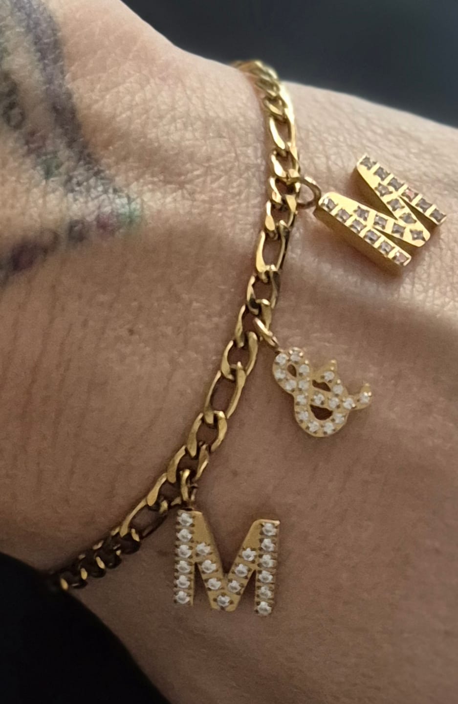 Customer photo review of Initiale Armband | 18K vergoldet