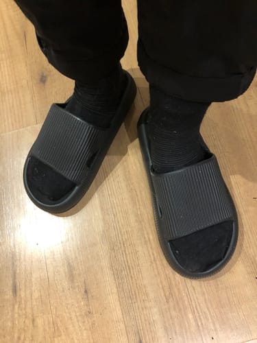 Customer photo review of HappyFlops