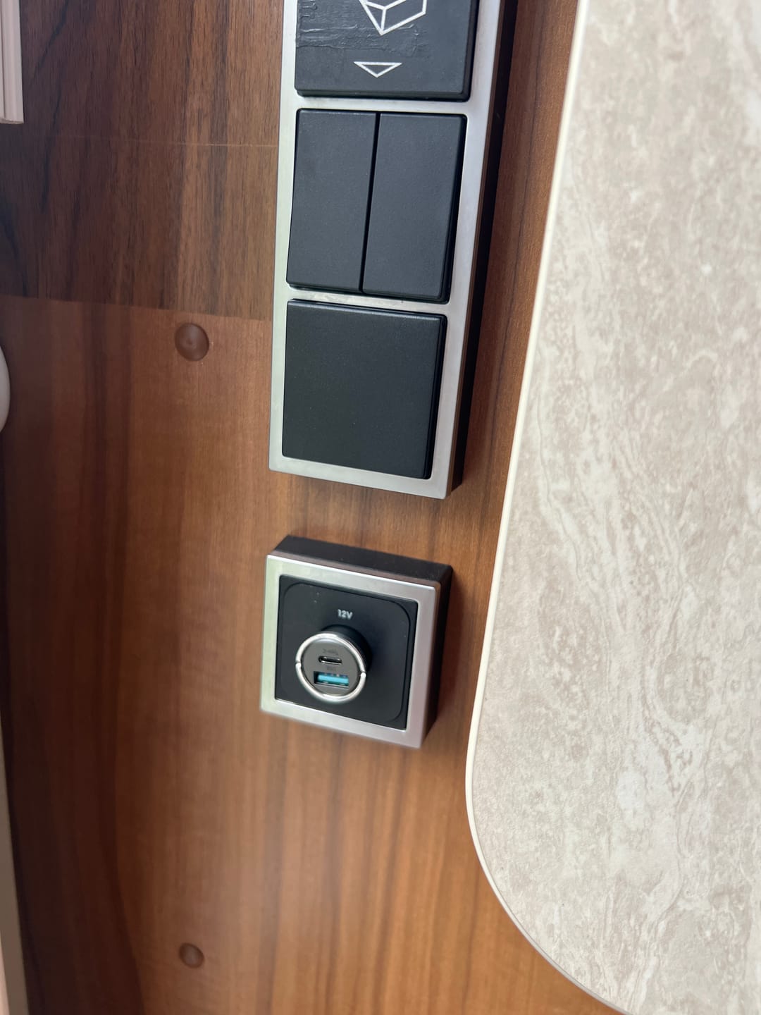 Customer photo review of Wegman 45W Autolader USB C - Veilig en Compact - Snellader - Auto Oplader - Sigaretten Aansteker - Laad 4x zo snel