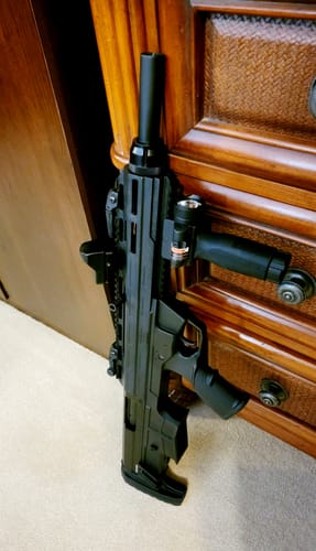 Customer photo review of Vertical Foregrip 3 in 1 Flashlight (2000 Lumen)