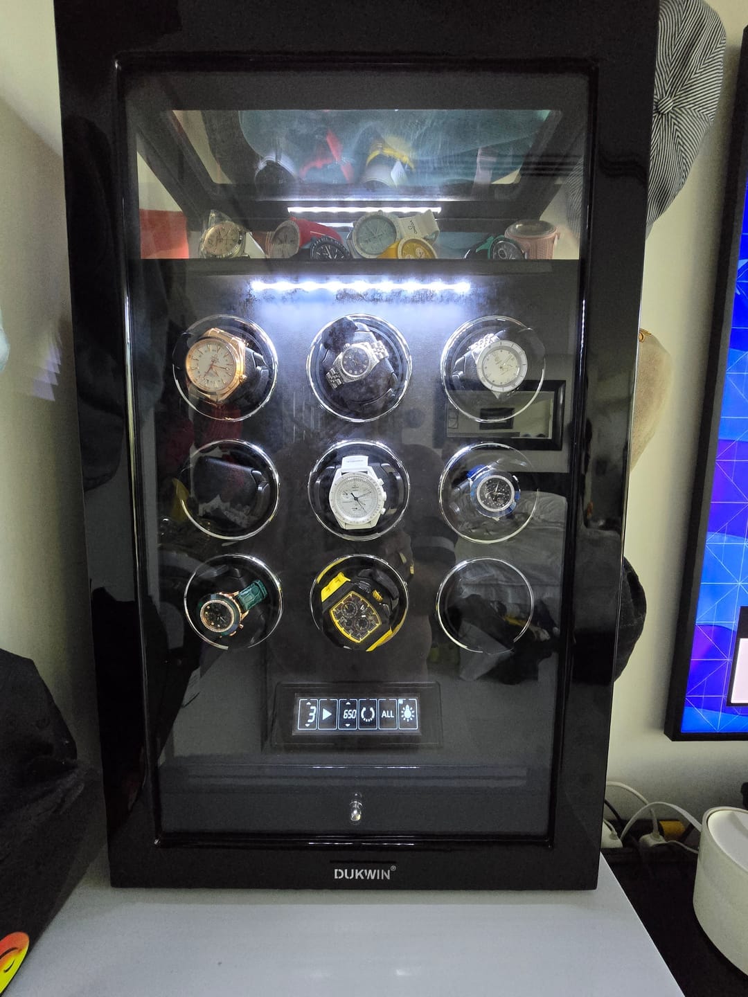 Customer photo review of Patented Design Watch Winders with Watch Holder Fingerprint Lock Ultra Quiet Motor