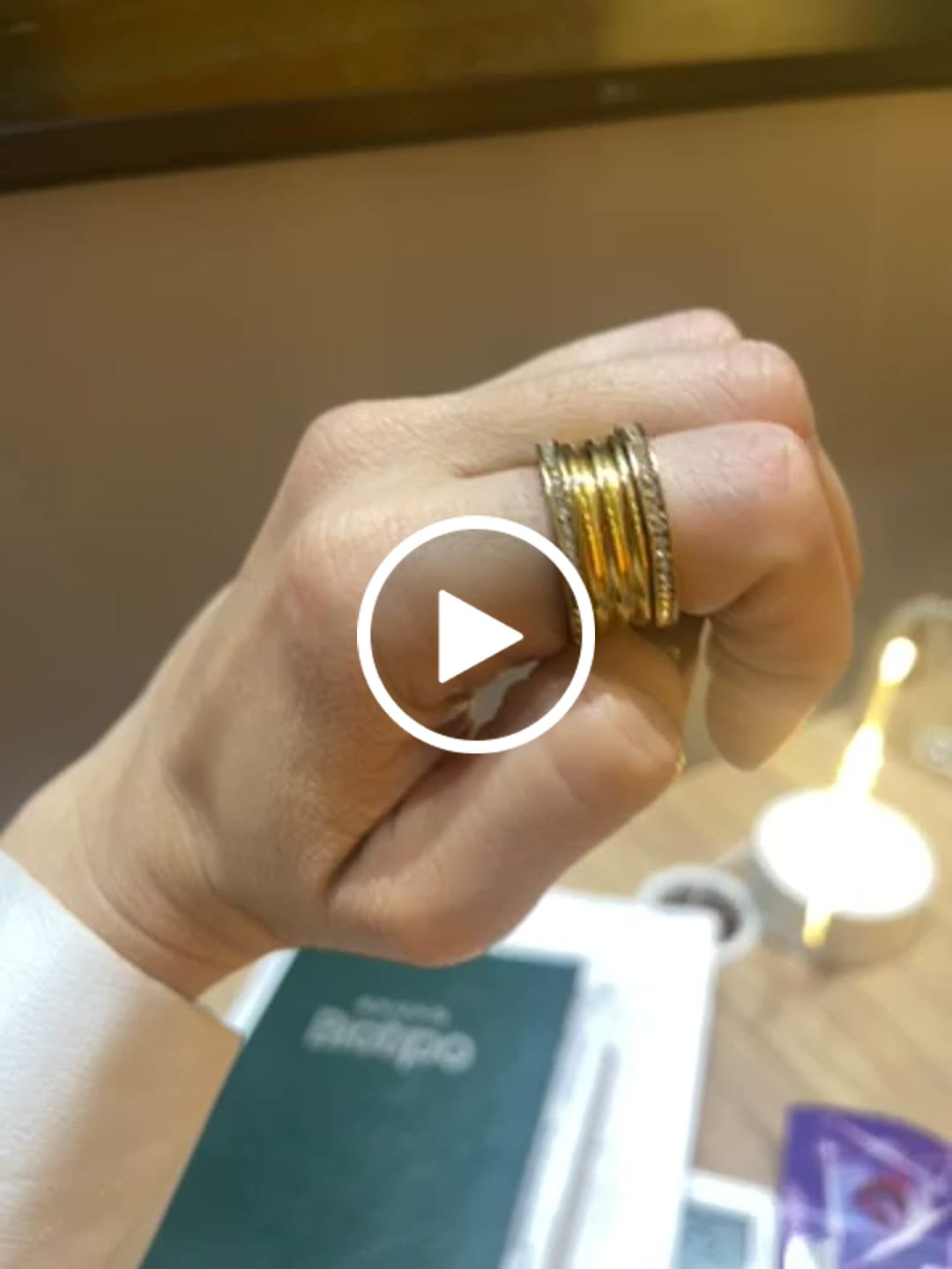 Customer video review of Anel Luxo Imperial Banhado em Ouro 18K