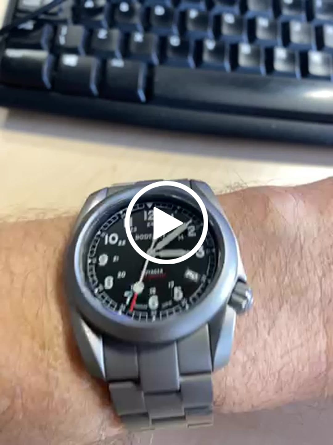 Customer video review of VOYAGER - 100M Waterproof Titanium Automatic Field Watch | Black-bracelet