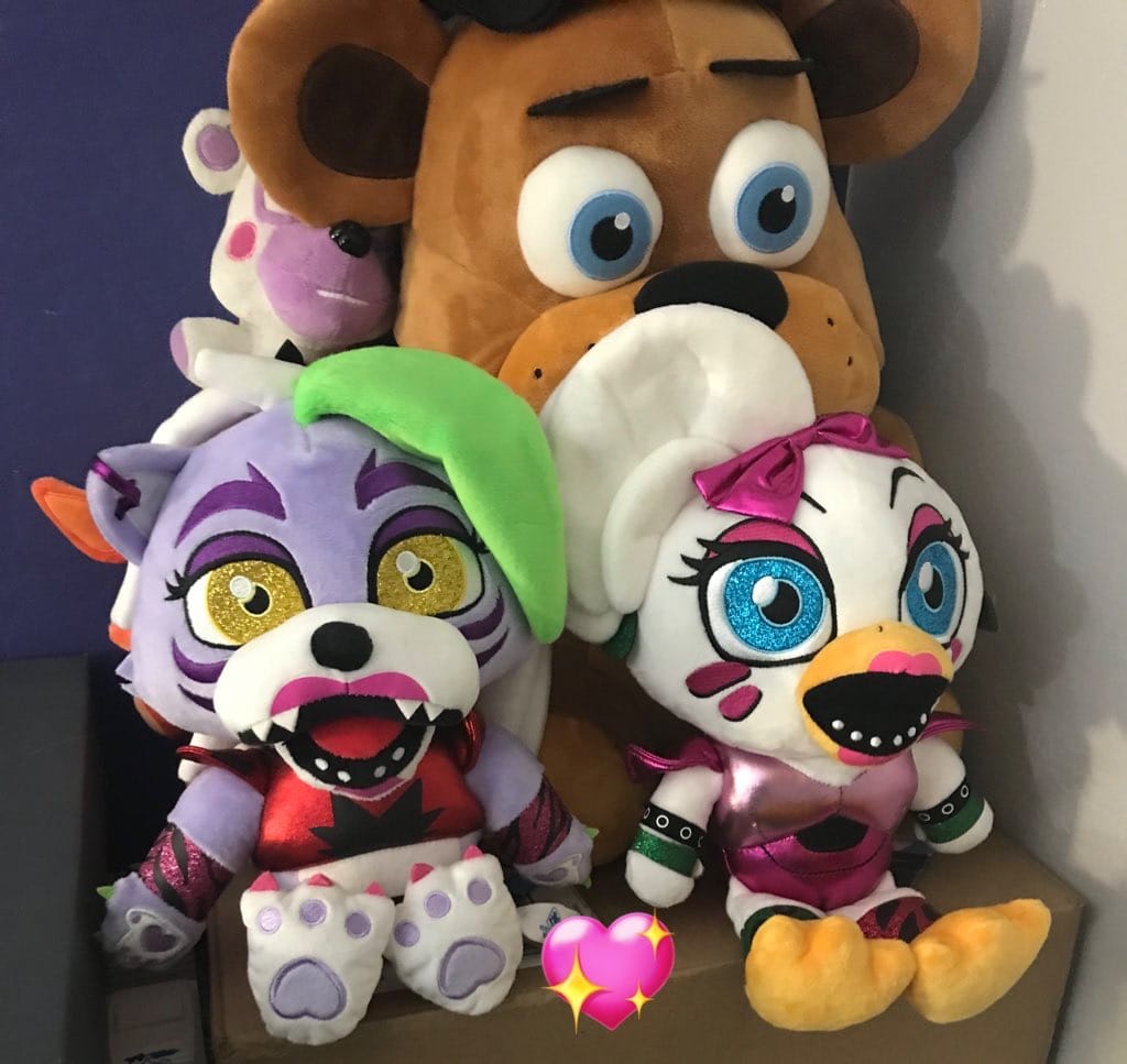 Customer photo review of Five Nights at Freddy's - Glamrock Chica Collector's Plush