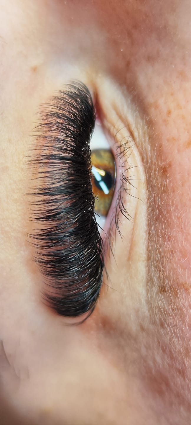 Customer photo review of Self Fanning Lash