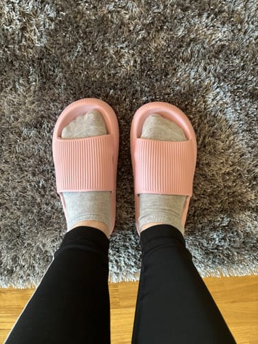 Customer photo review of HappyFlops