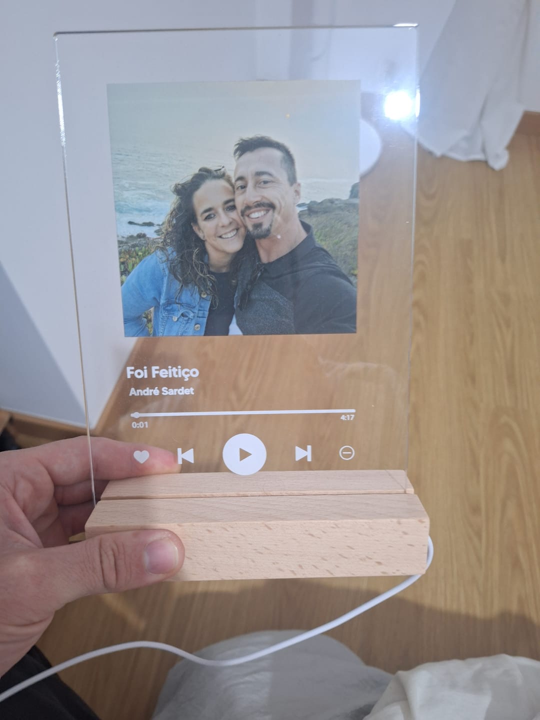 Customer photo review of Lâmpada Spotify Personalizável (Foto & Música)