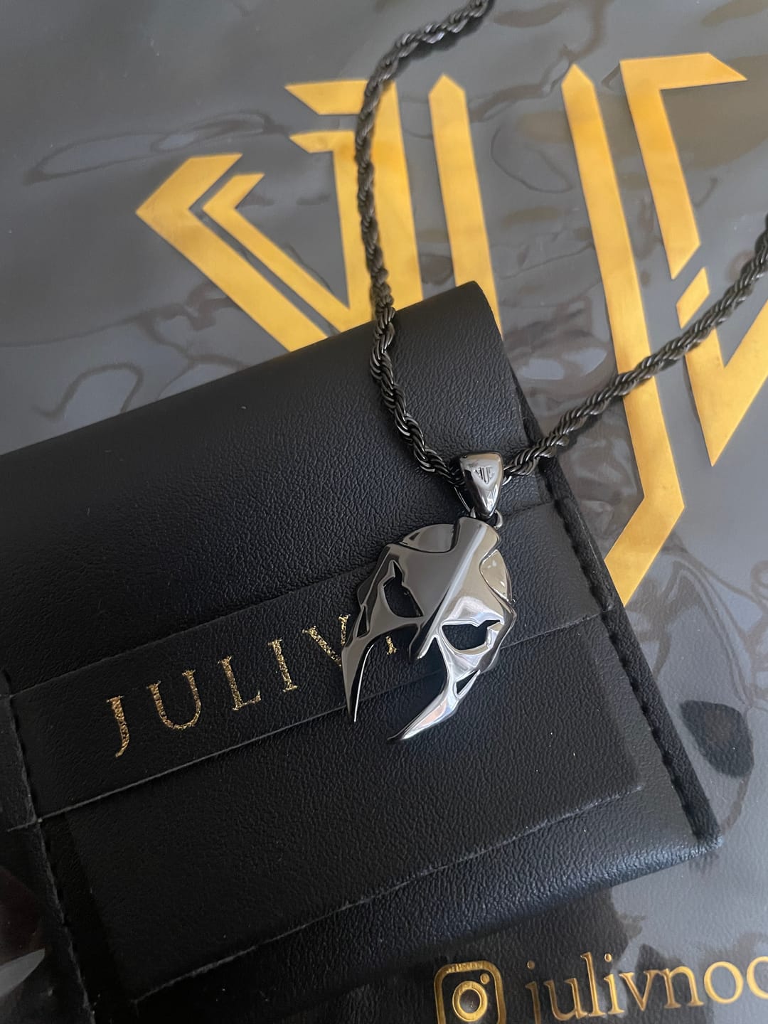 Customer photo review of GLADIATOR PENDANT - BLACK (28𝘮𝘮)