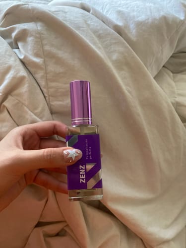 Customer photo review of Perfume Tendencia D FLOWERBOMB TIGER LILY NUEVO SEPTIEMBRE 2024 zenz