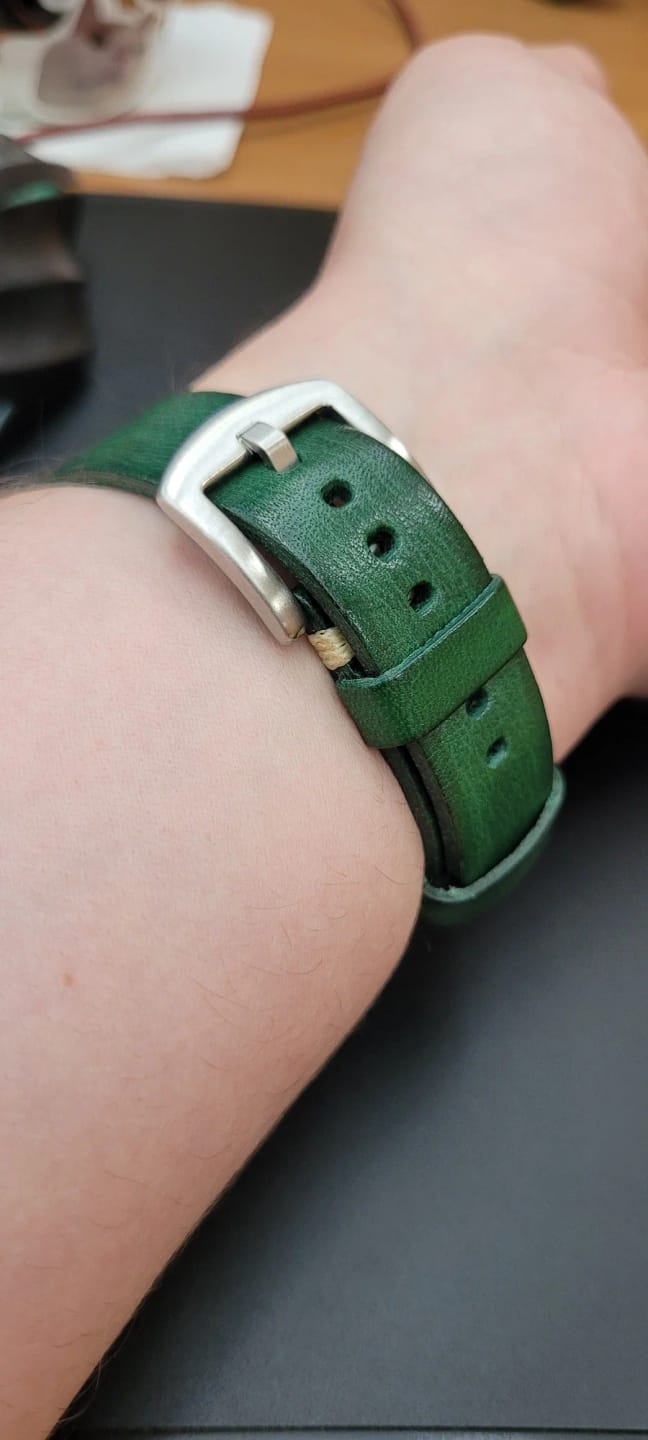 Customer photo review of Suunto Leather Band - Premium Textured Design for Style