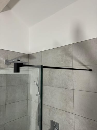 Customer photo review of SONNI Begehbare Dusche Duschabtrennung Duschwand 10mm Schwarz Duschabtrennung Duschkabine Nano ESG 80-140cm