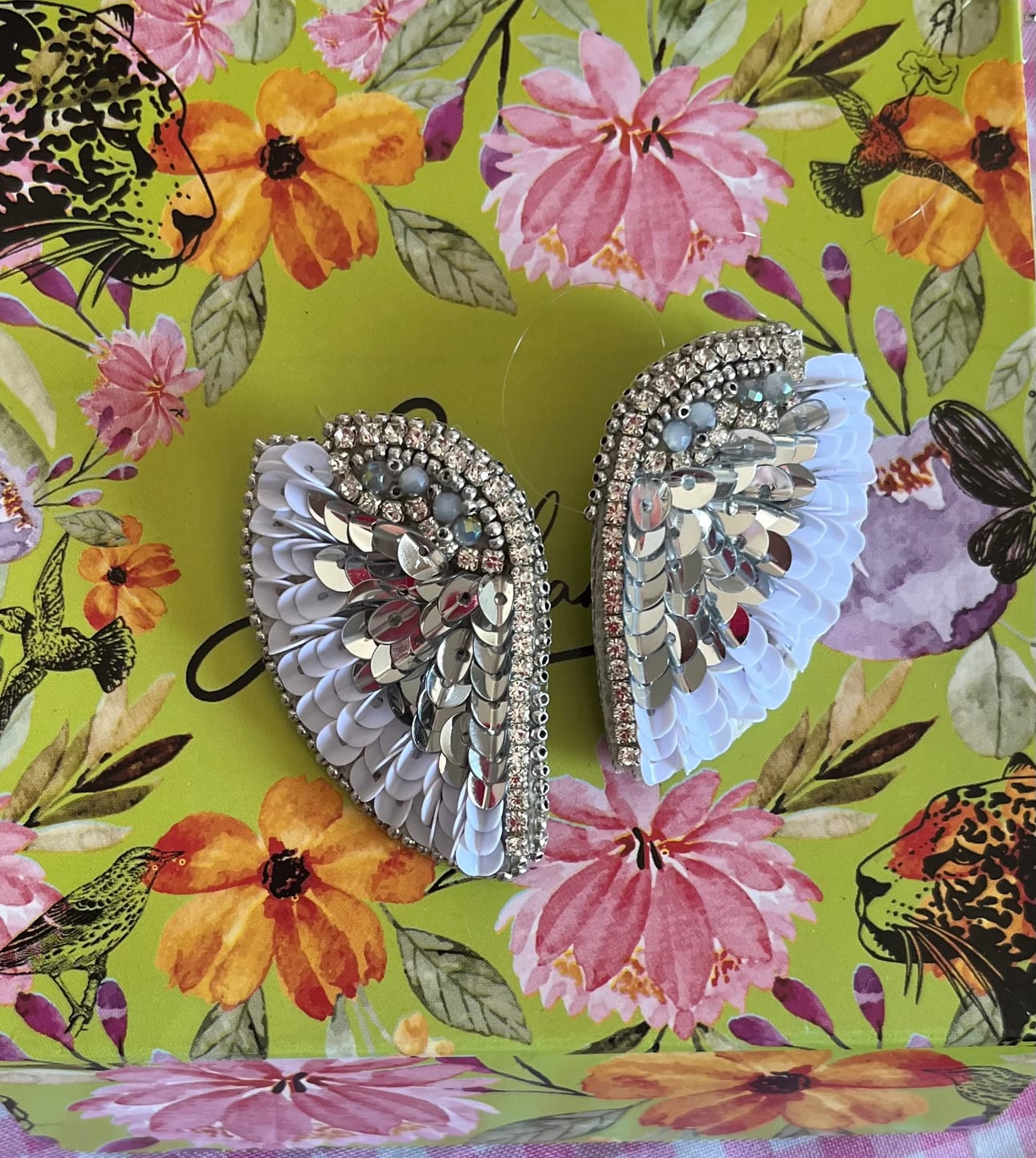 Customer photo review of Taller Aros Bordados Alas Cherub + Kit de materiales (L004)