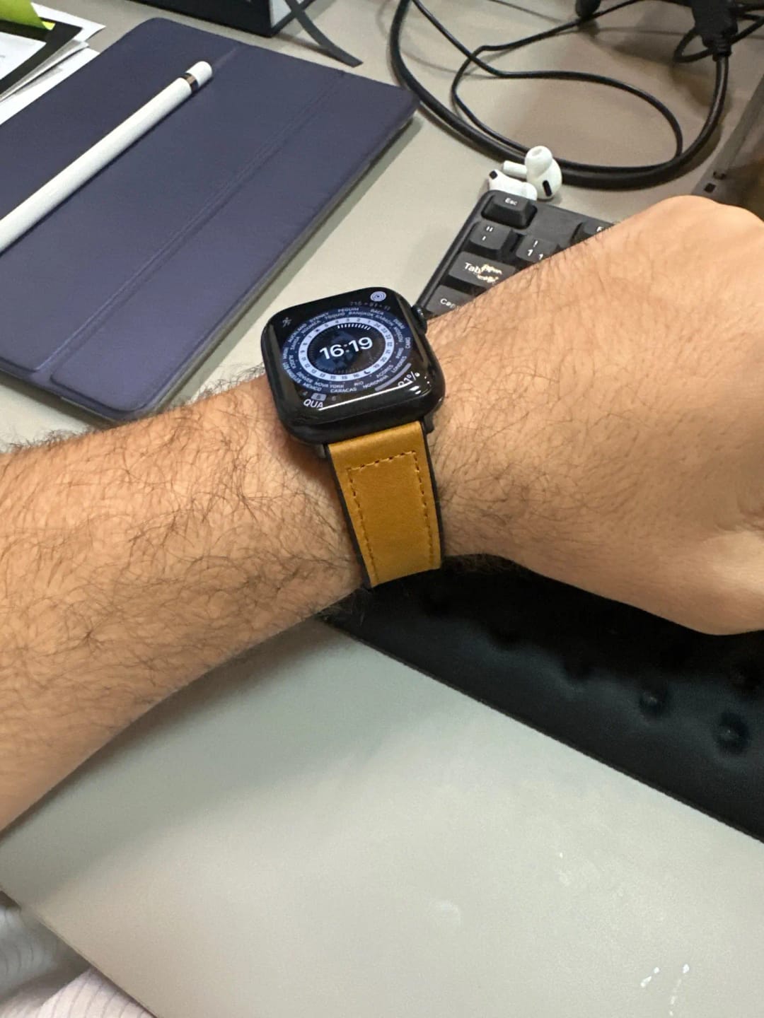 Customer photo review of Apple Watch Genuine Leather Band - Stylish Magnetic Strap