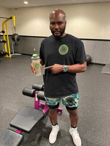 Customer photo review of Alumni 24 Oz Shaker Bottle 12-Pack