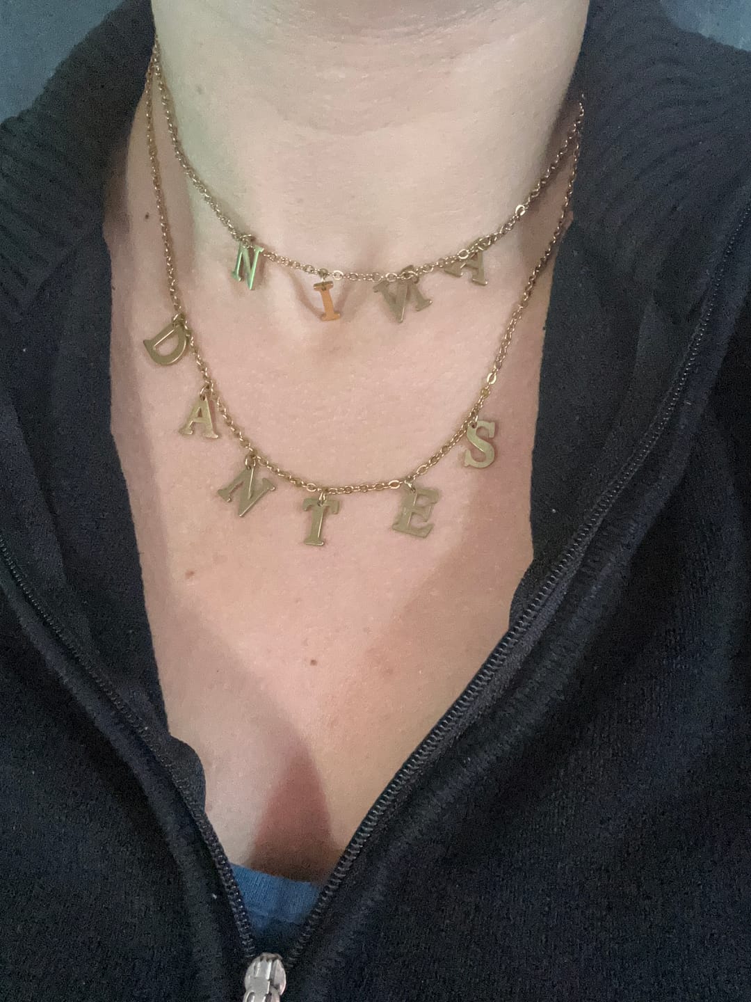 Customer photo review of Collier Personnalisable Initiales Suspendues