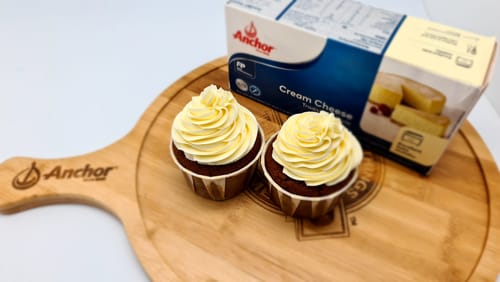 Customer photo review of 4 x *NEW 2024* Cream Deluxe 3.3L N2O Cannister