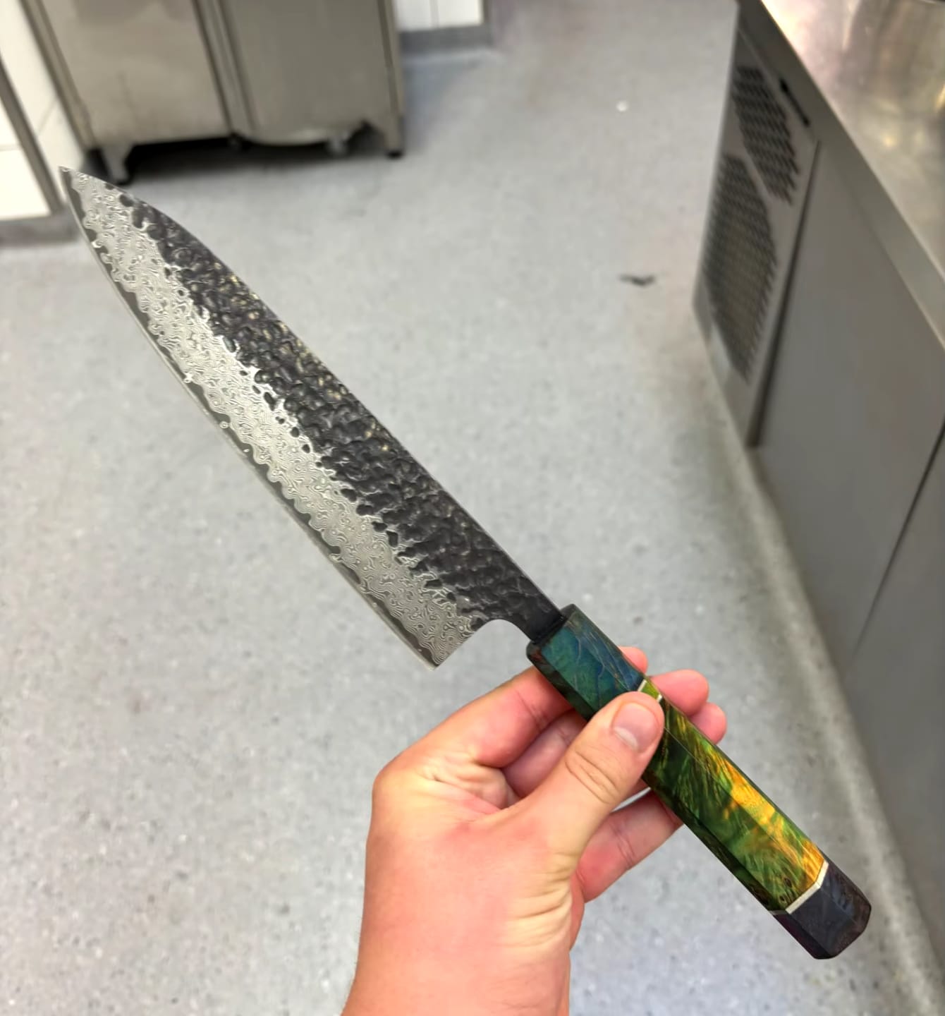 Customer photo review of Kazeshimo (風霜) - Japanese Damascus Steel Chef's Knife (8 inch)