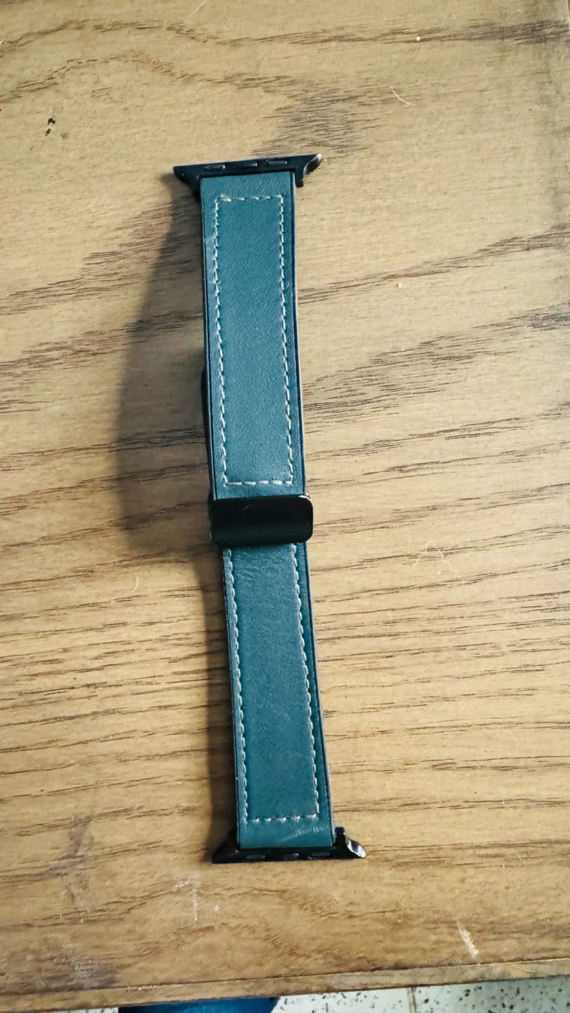 Customer photo review of Apple Watch Genuine Leather Band - Stylish Magnetic Strap