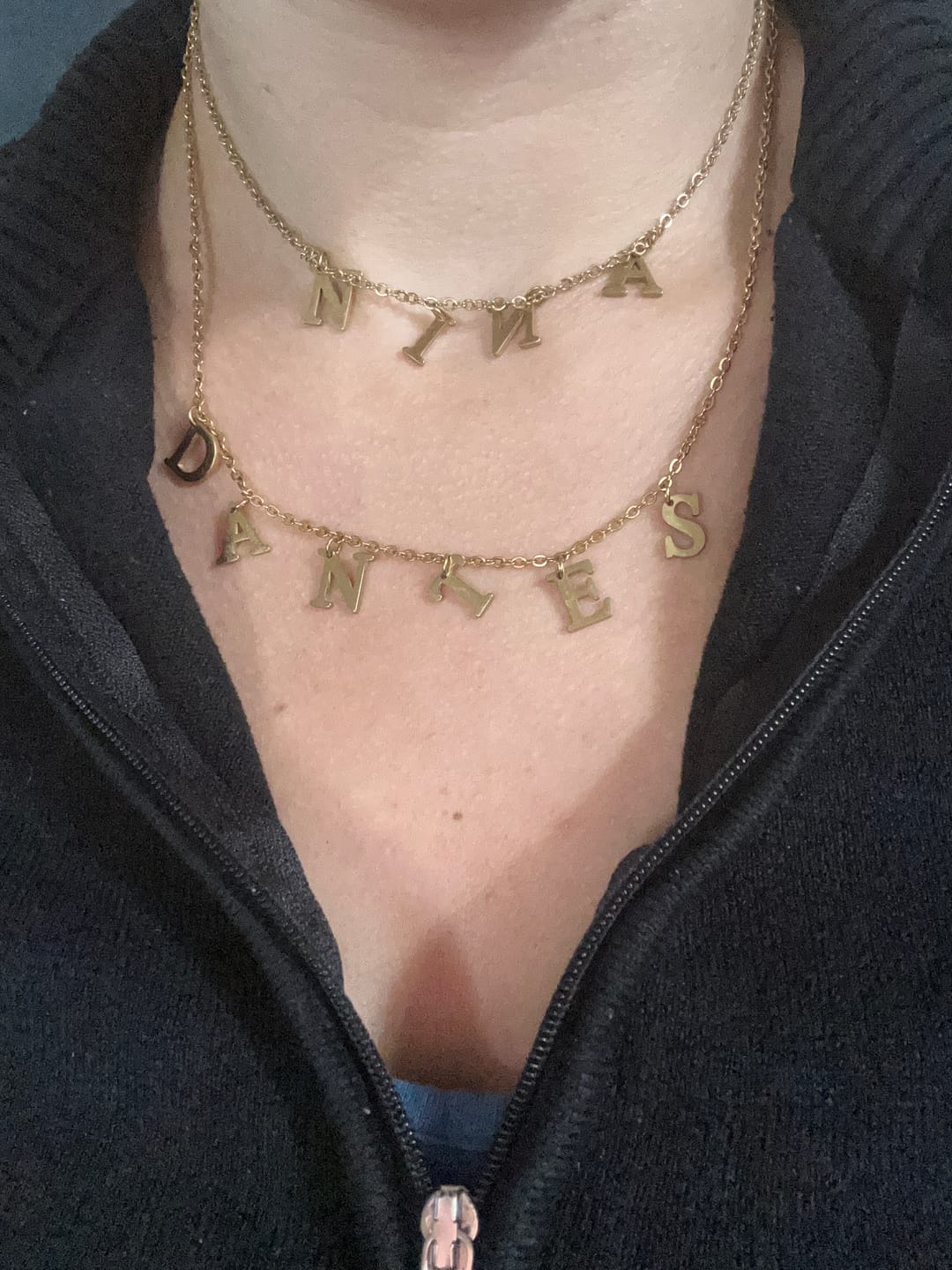 Customer photo review of Collier Personnalisable Initiales Suspendues