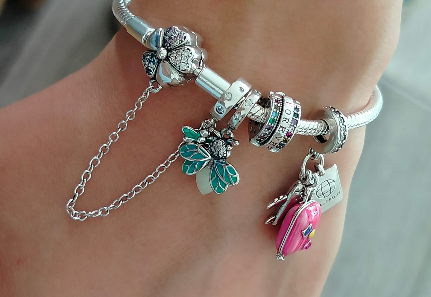 Customer photo review of Pulsera Trebol y Libelula