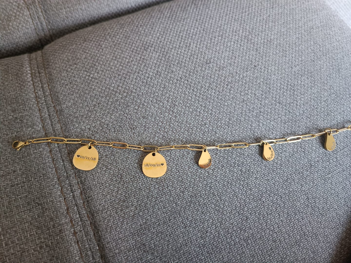 Customer photo review of Bracelet Pendentifs Coudrier Personnalisé
