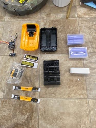Customer photo review of Samsung 40T 21700 4000mAh 35A Battery