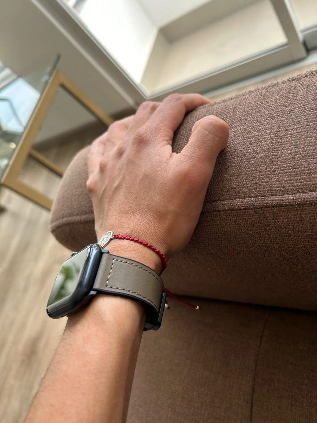 Customer photo review of Apple Watch Genuine Leather Band - Stylish Magnetic Strap