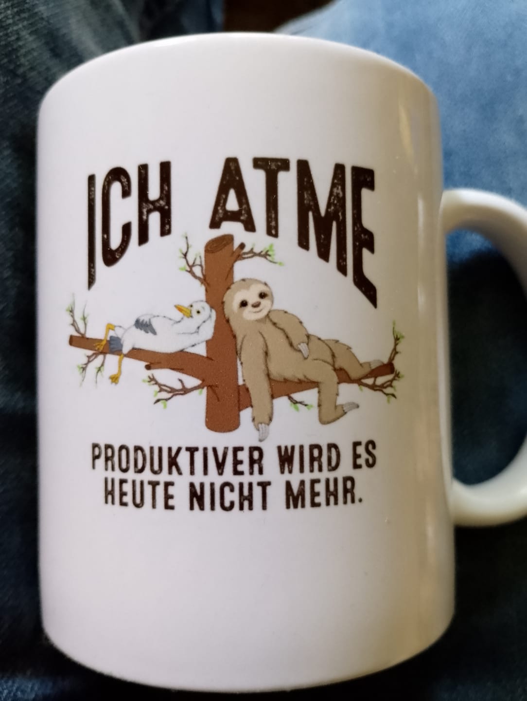Customer photo review of Ich atme Möwe Faultier  · Keramik Tasse weiß
