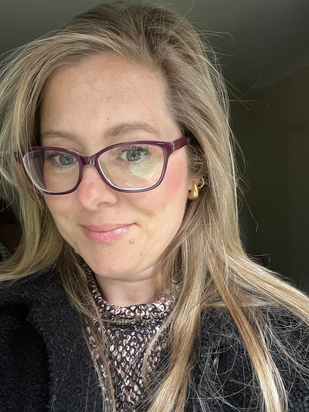 Customer photo review of Curved Midi Hoops