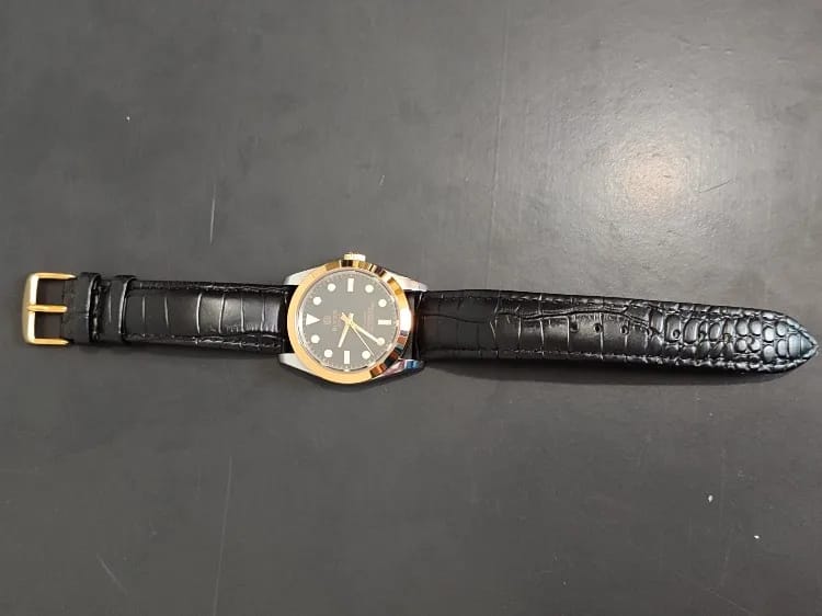 Customer photo review of Huawei Leather Strap - Embossed Classic Design Band