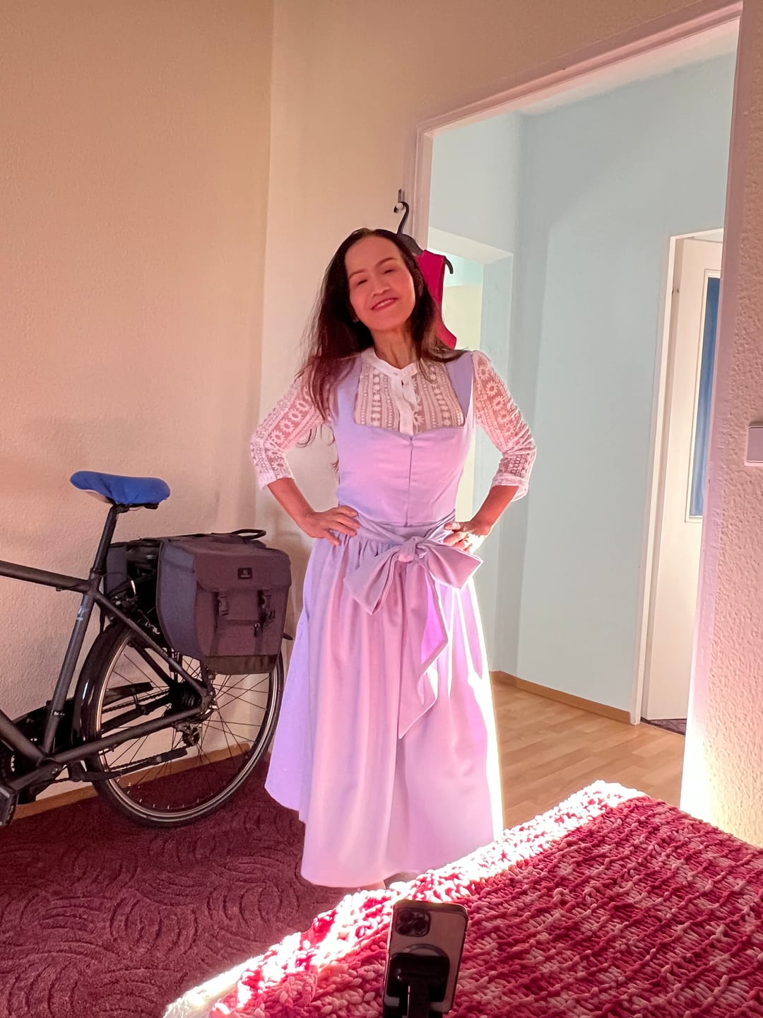 Customer photo review of Damen Lila Reißverschluss Vorne Dirndl