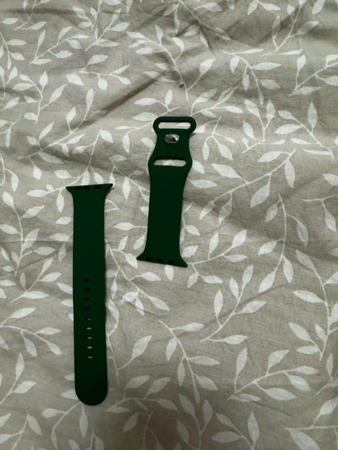 Customer photo review of Apple Watch Silicone Band - Soft Waterproof Flexible Strap