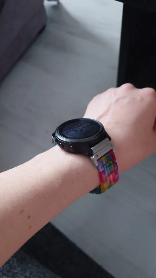 Customer photo review of Garmin Resin Band - Sleek QuickFit Design for Style, Comfort