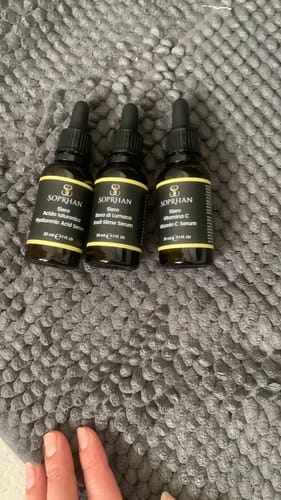 Customer photo review of Sieri Acido Ialuronico + Vitamina C + Bava di Lumaca - 3 al Prezzo di 1 (30ml per Siero)