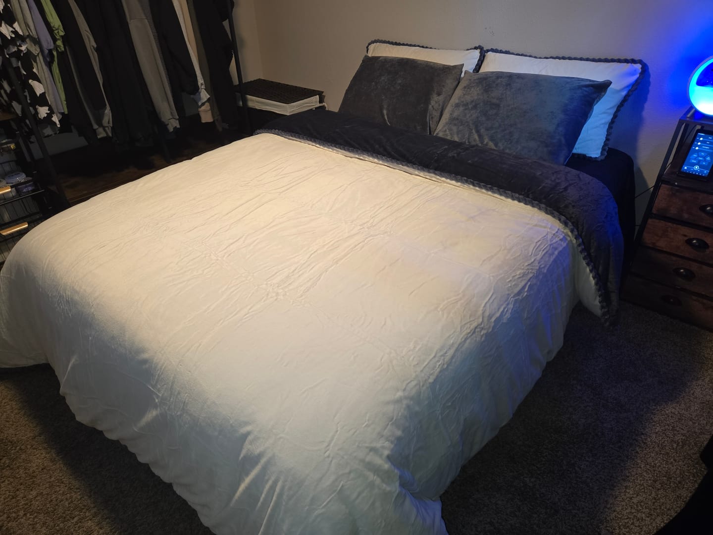 Customer photo review of Amorgos Fine Velvet Bedding Set