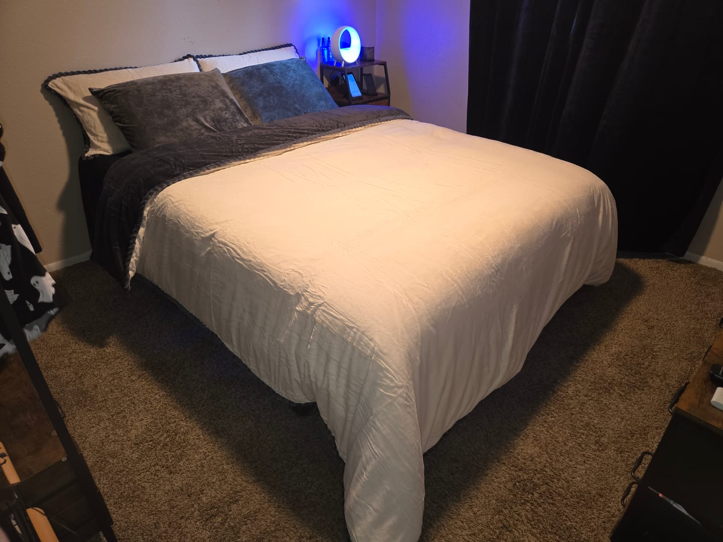 Customer photo review of Amorgos Fine Velvet Bedding Set