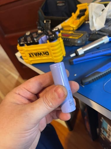 Customer photo review of Samsung 40T 21700 4000mAh 35A Battery