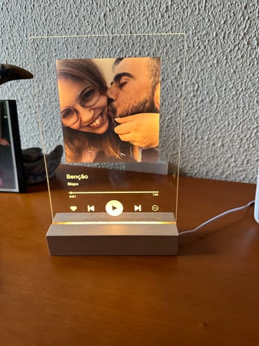 Customer photo review of Lâmpada Spotify Personalizável (Foto & Música)
