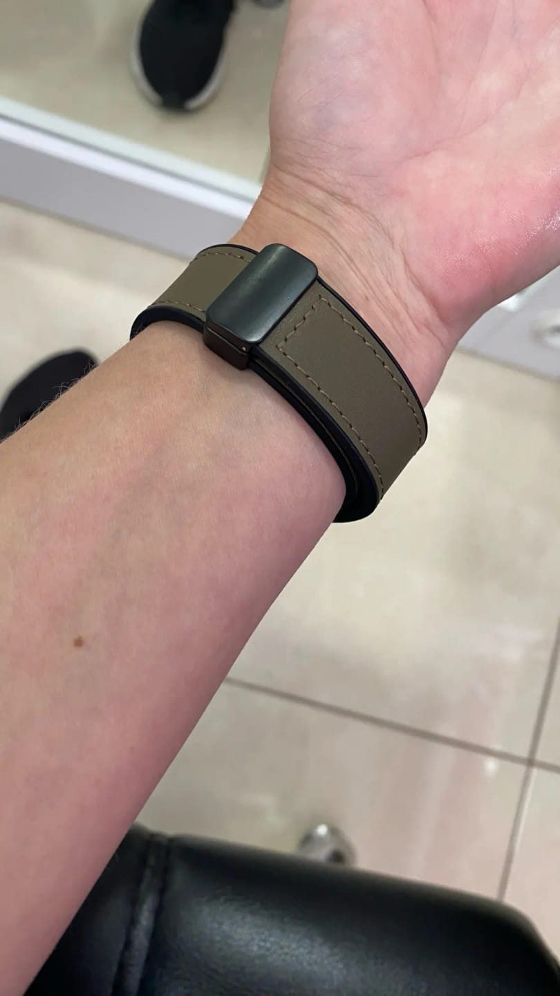 Customer photo review of Apple Watch Genuine Leather Band - Stylish Magnetic Strap