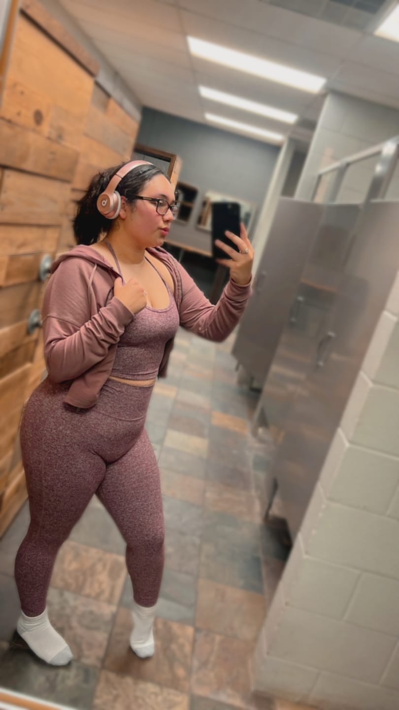 Customer photo review of ALLURE HEATHER 7/8 LEGGINGS