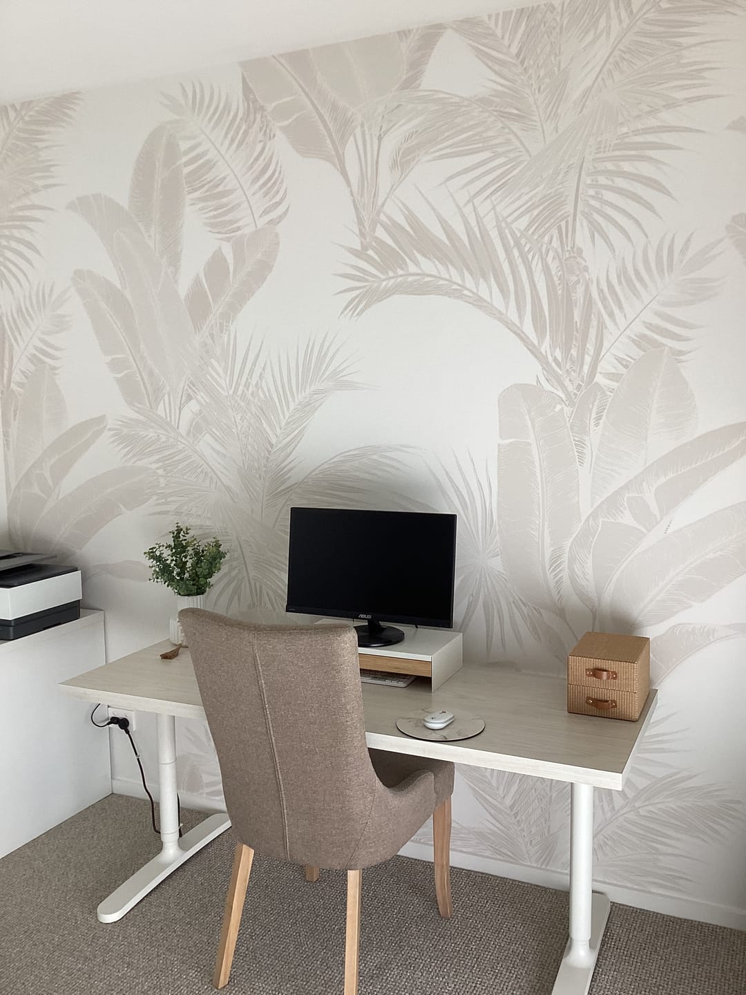 Customer photo review of Luxe Tropical in Sand Wallpaper
