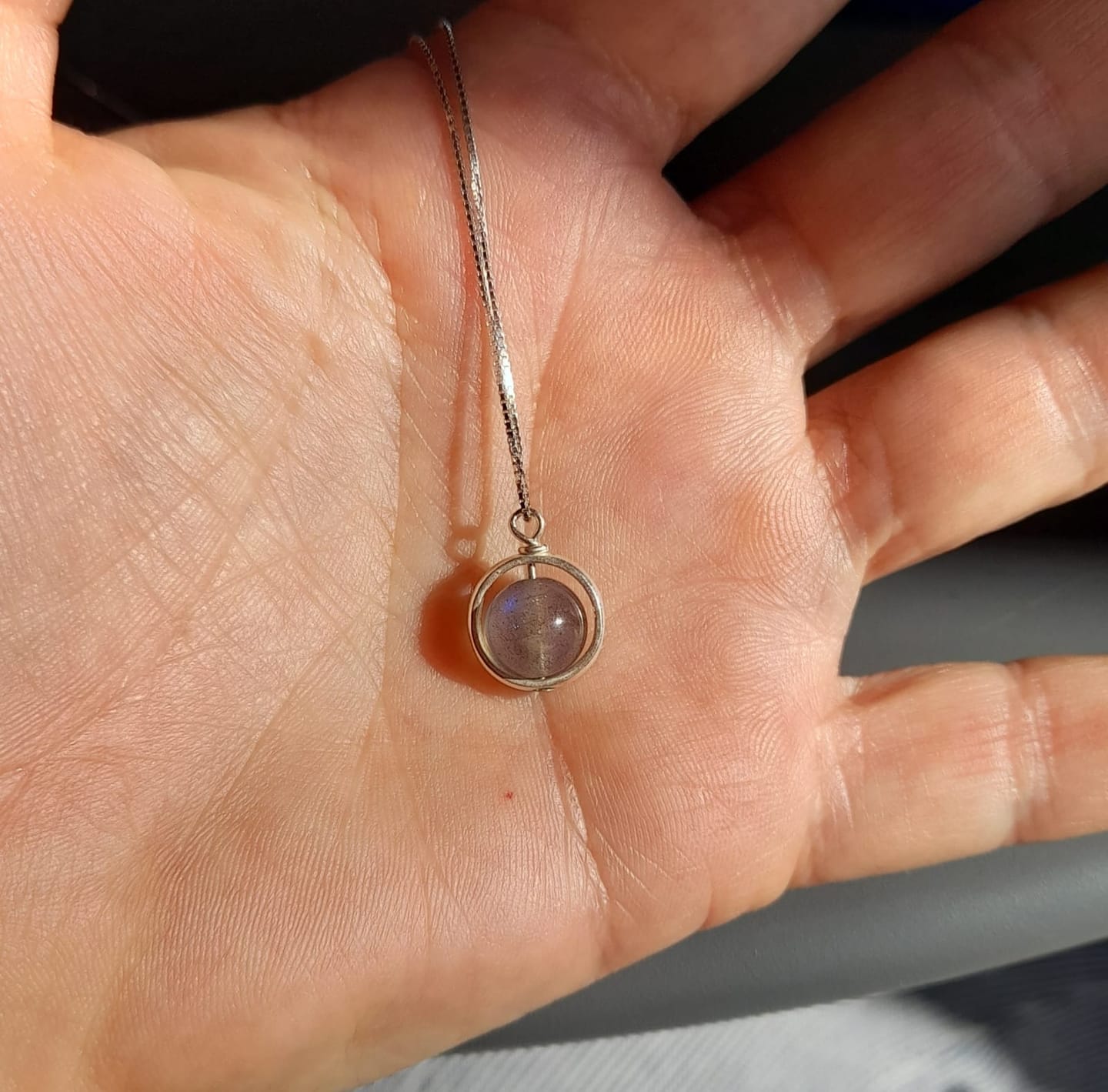 Customer photo review of Pendentif "Perle Fine" en Labradorite