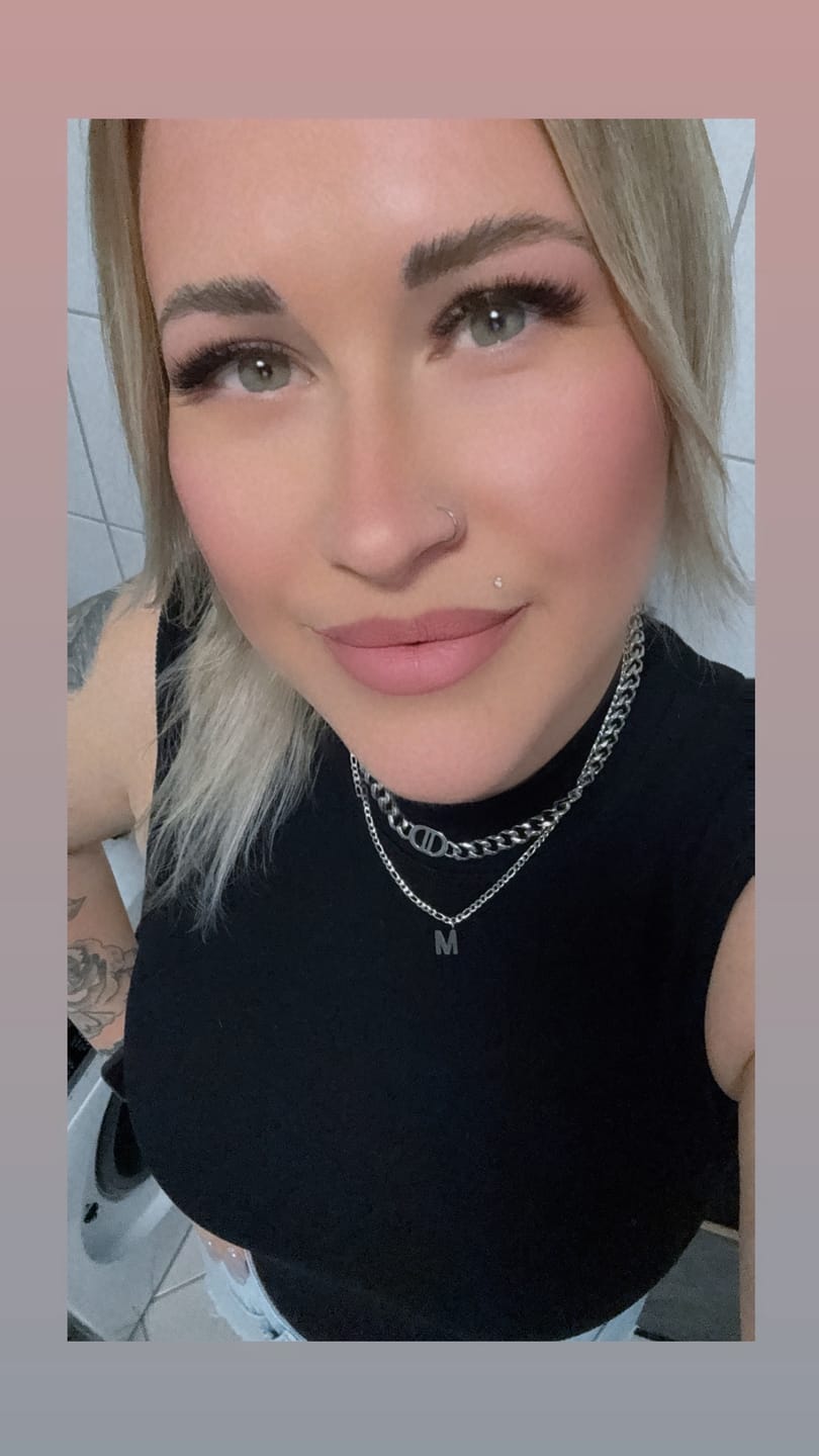 Customer photo review of Classic Letter Halskette | 18K vergoldet