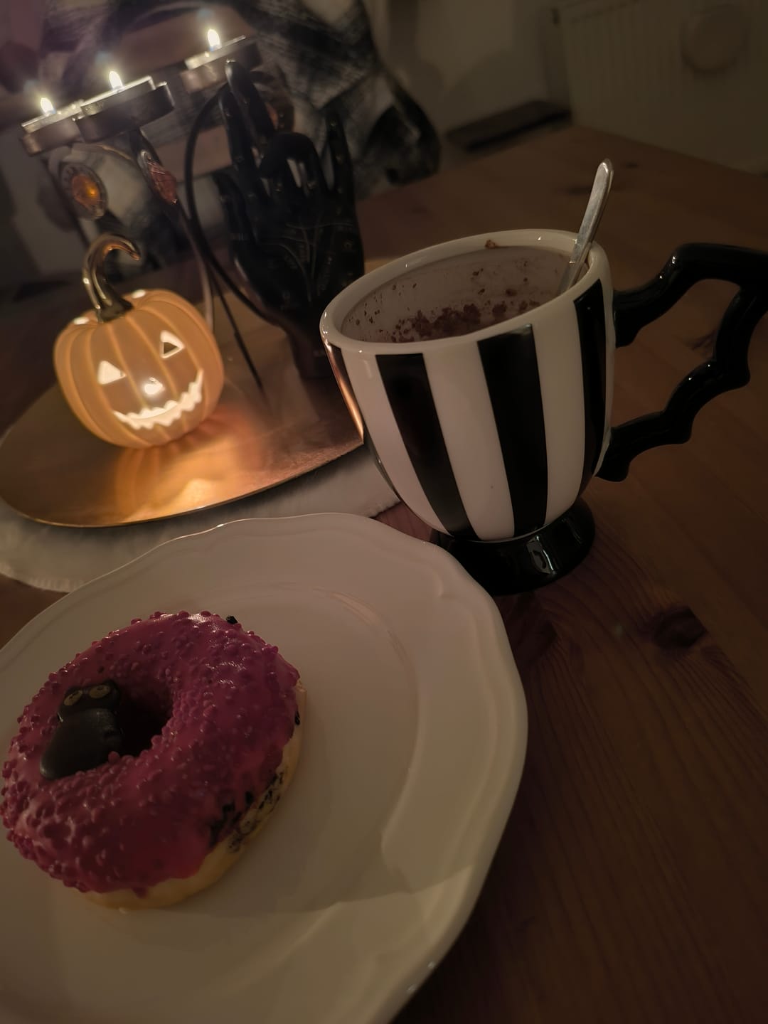 Customer photo review of Halloween Teetasse mit Fledermausflügel-Henkel