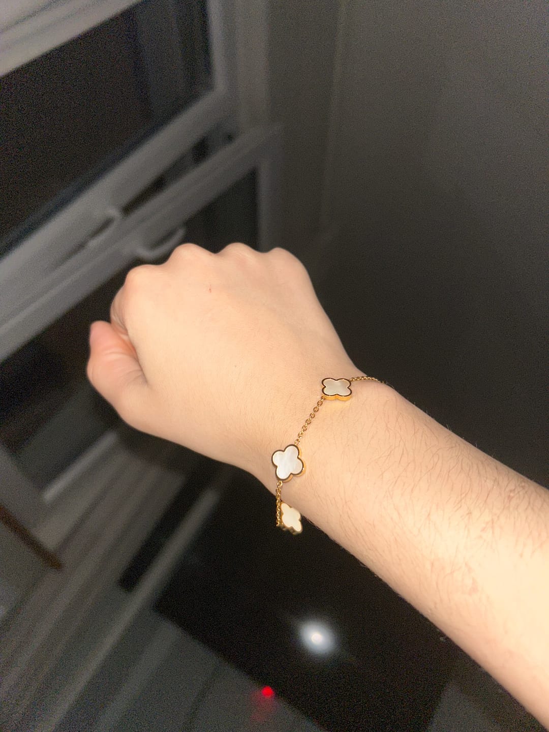 Customer photo review of Clover Perlmutt Armband | 18K vergoldet