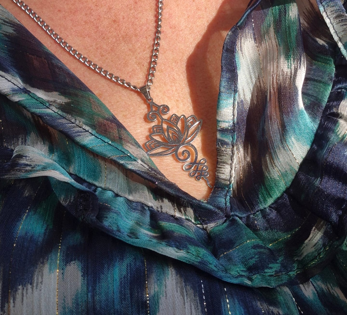 Customer photo review of Pendentif "Lotus Unalome"