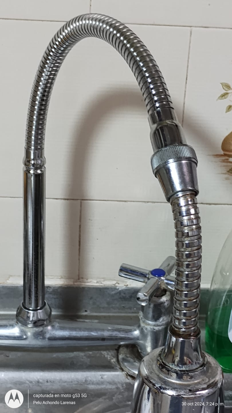 Customer photo review of Cuello Flexible de Aluminio para Lavaplatos