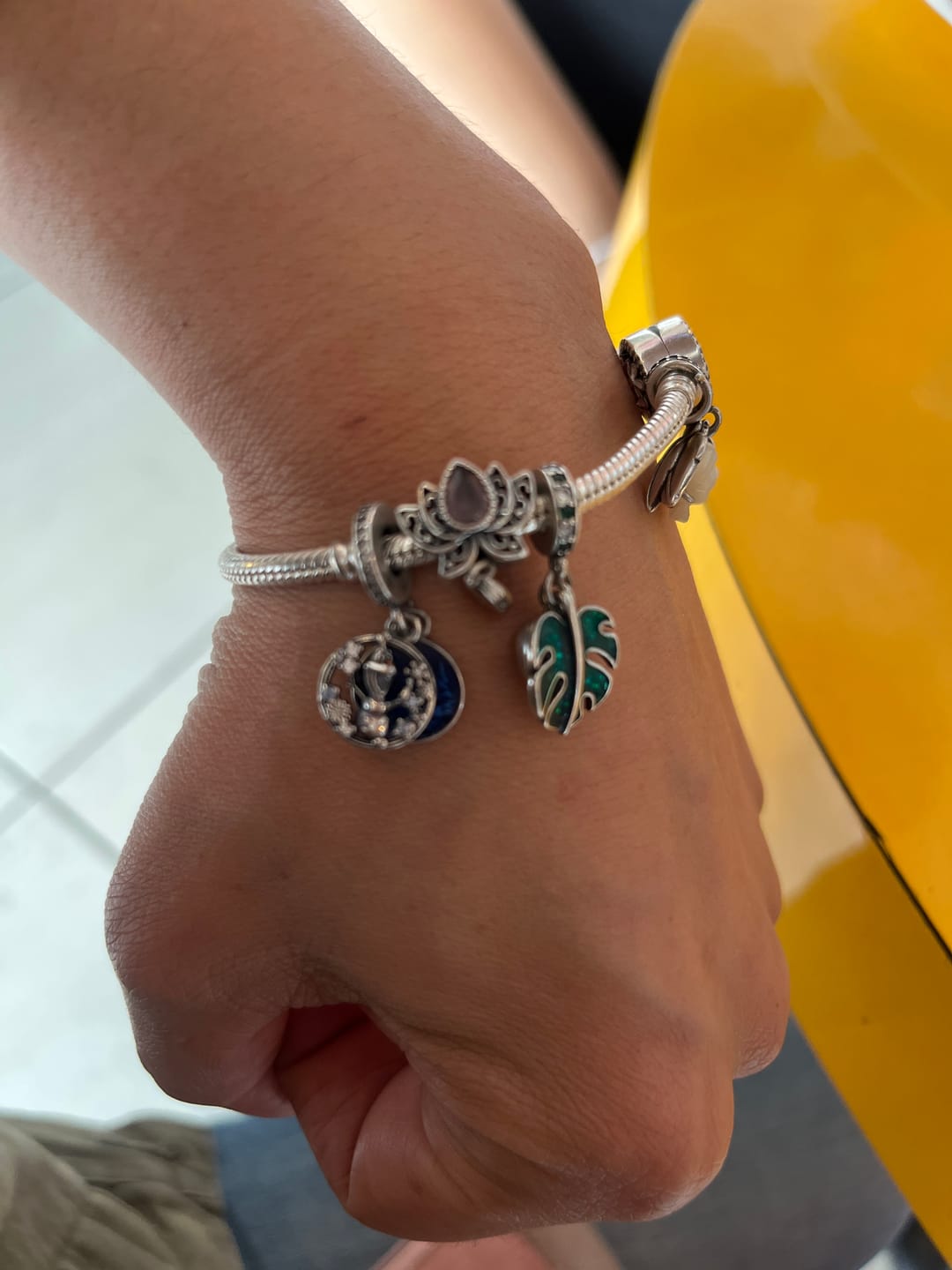 Customer photo review of Charm Flor de Loto & Gota Diamantada